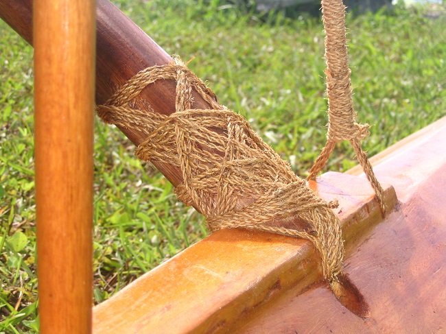 Taiwan canoe - lashes detail